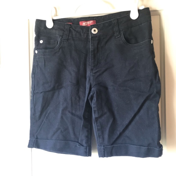 Stylish Blk Shorts - Picture 1 of 5